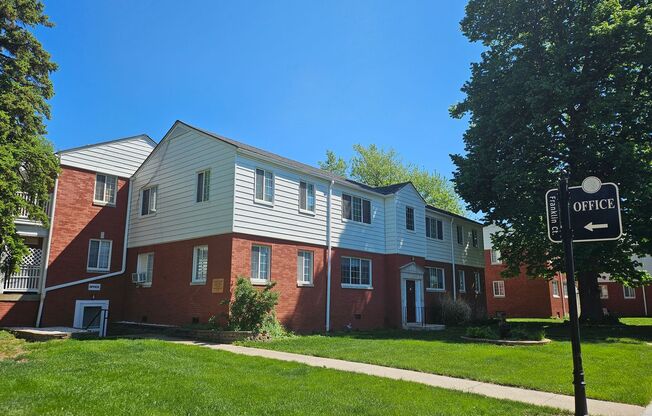 2 beds, 1 bath, 713 sqft, $995, Unit 8A