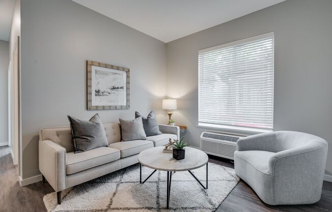 3 beds, 1 bath, 828 sqft, $1,776, Unit 408
