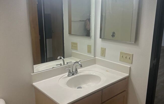 2 beds, 1 bath, 815 sqft, $1,750, Unit 609