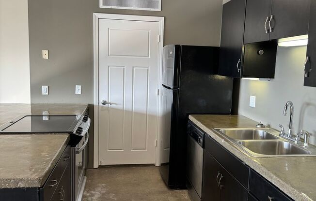 2 beds, 2 baths, 1,018 sqft, $895, Unit 322