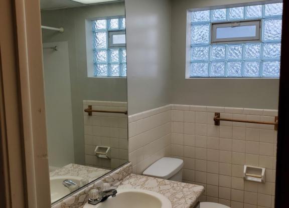 2 beds, 1 bath, 850 sqft, $1,250