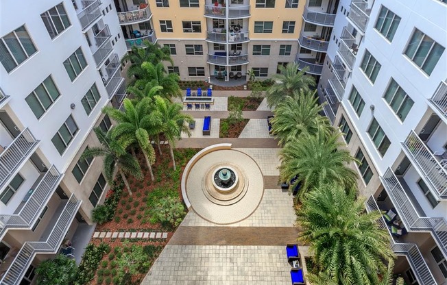 Hermitage_Apartments_Exterior_1_Saint_Petersburg_FL