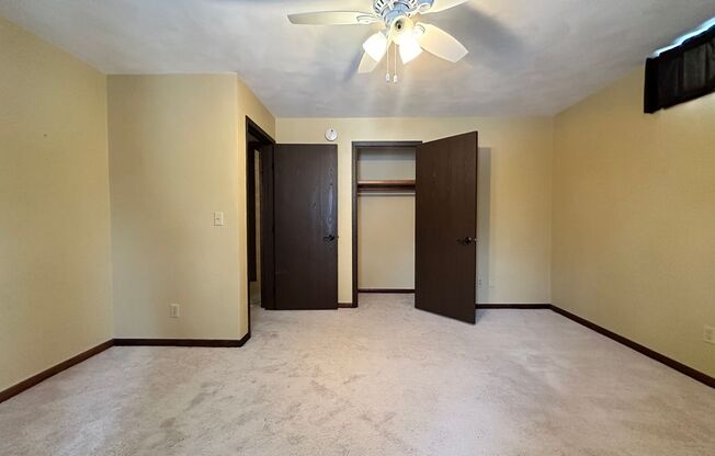 3 beds, 2 baths, $1,425, Unit 103