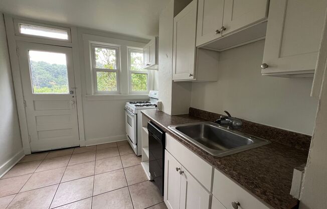 Charming Rowhouse in the Heart of Morningside!