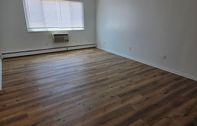 2 beds, 1 bath, 935 sqft, $1,275, Unit 332-104