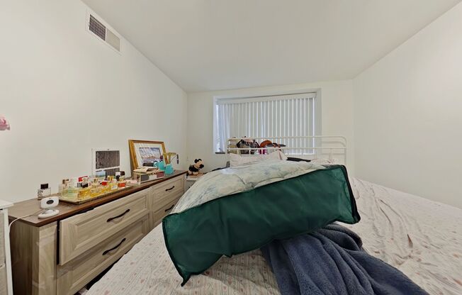 1 bed, 1 bath, 810 sqft, $1,950, Unit 1313 G