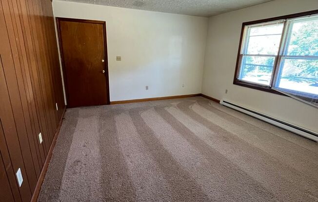 2 beds, 1 bath, 903 sqft, $1,290, Unit I-10