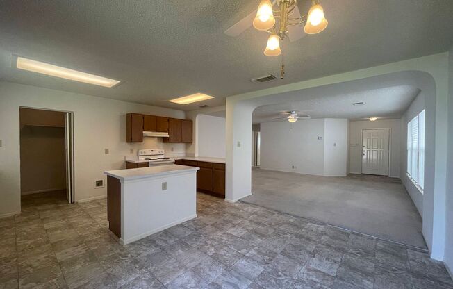 NICE 3 BEDROOM FEATURING AN ISLAND KITCHEN & SPACIOUS LIVING AREA**NORTHSIDE ISD