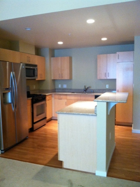 1 BD / 1 BA Top Floor Peloton Unit! Available Now!