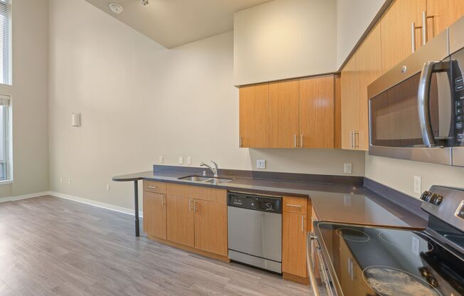 1 bed, 1.5 baths, 749 sqft, $1,995, Unit B037