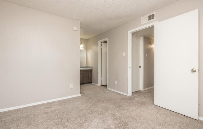 2 beds, 1 bath, 964 sqft, $1,395