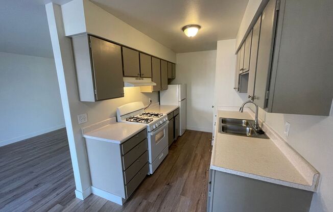 1 bed, 1 bath, 600 sqft, $1,145, Unit 22