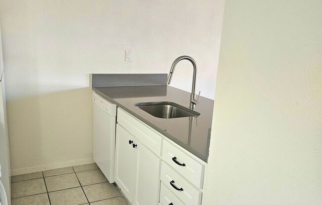 1 bed, 1 bath, 700 sqft, $1,124, Unit LAW11-307