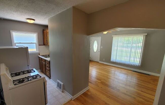 Great two bedroom duplex on Urbandale Avenue!