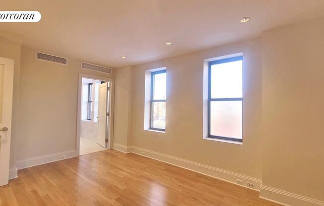 6 beds, 4.5 baths, 6,000 sqft, $55,000, Unit PHA