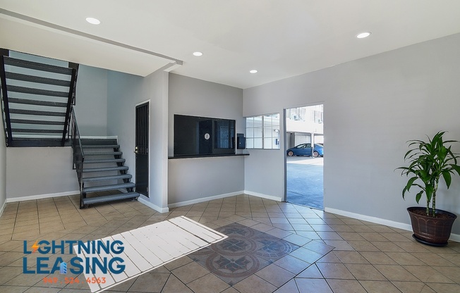 4907 W ADAMS BLVD