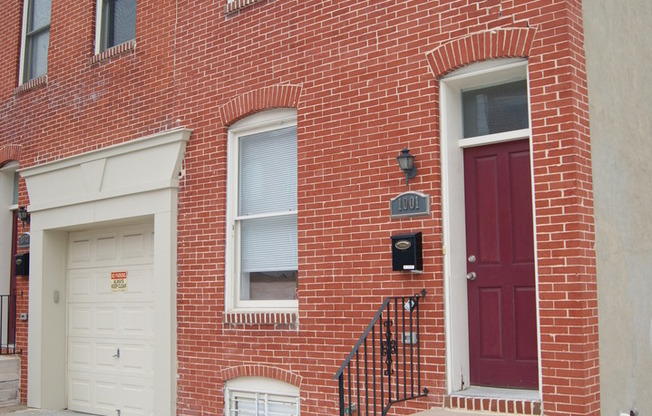 3BR/1.5BA Beautiful Townhome in East Monument Near Hopkins Hospital
