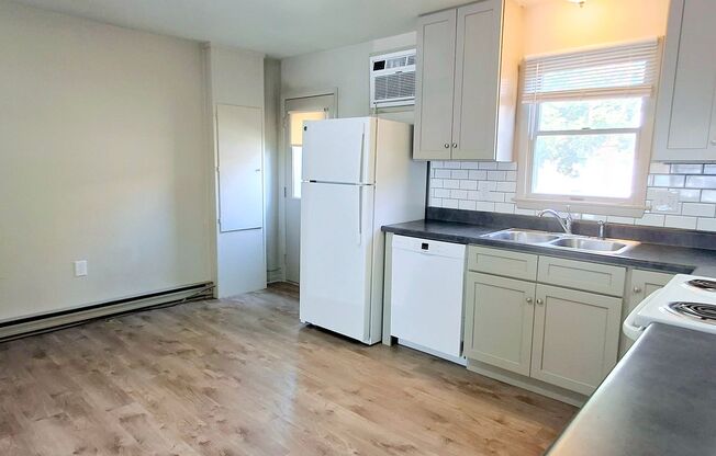 2 beds, 1 bath, $1,275