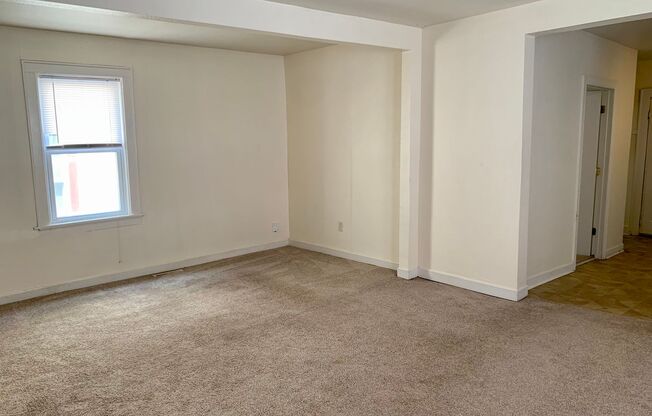 2 beds, 1 bath, $1,095, Unit 1512L