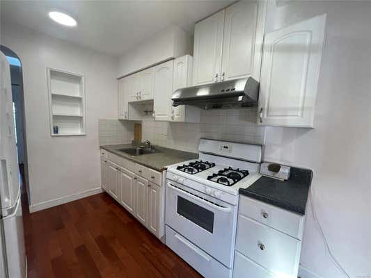 3 beds, 1 bath, 1,000 sqft, $2,800