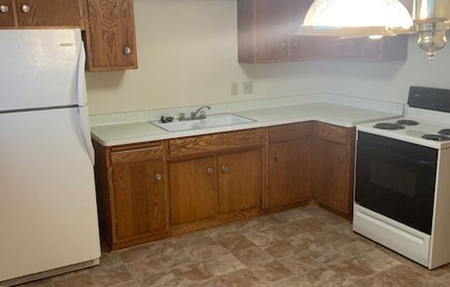 2 beds, 1 bath, 850 sqft, $879, Unit 845-2