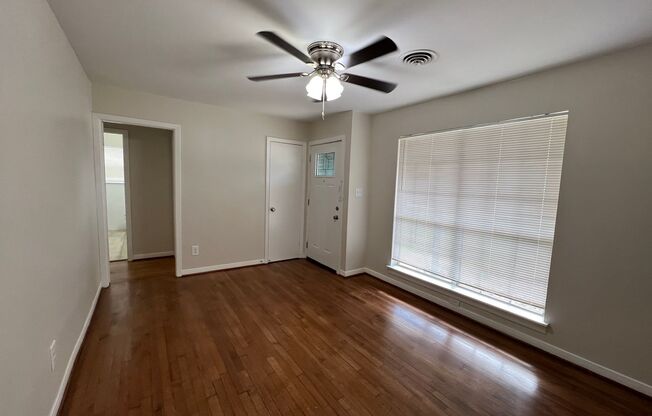 Adorable and Spacious 3/1.5/1 Home in Lake Jackson,