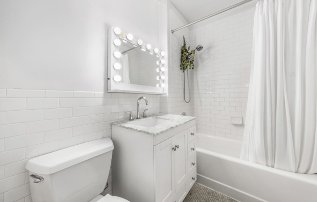 Studio, 1 bath, 625 sqft, $4,200, Unit 525
