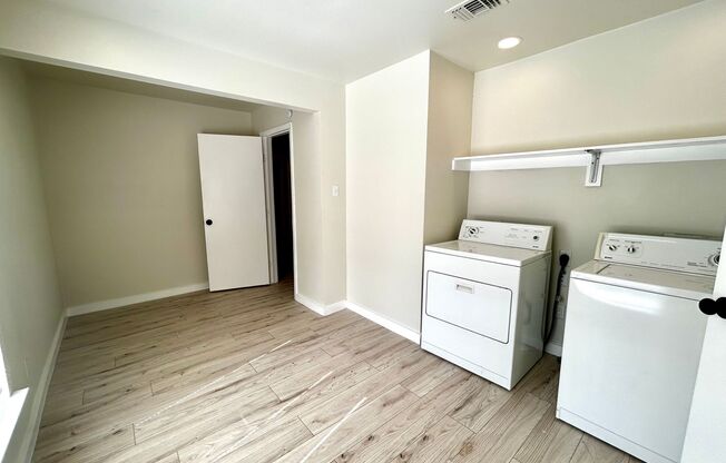 8 beds, 3 baths, $10,400, Unit House