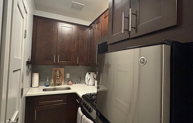 238 E 24 ST