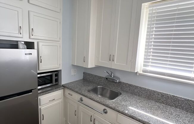 Studio, 1 bath, 400 sqft, $1,795, Unit 1836