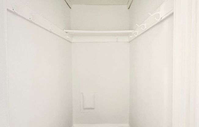 1 bed, 1 bath, $1,050, Unit F4
