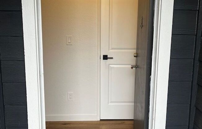 2 beds, 2 baths, 950 sqft, $2,175, Unit 18