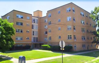 1447 W TOUHY AVE