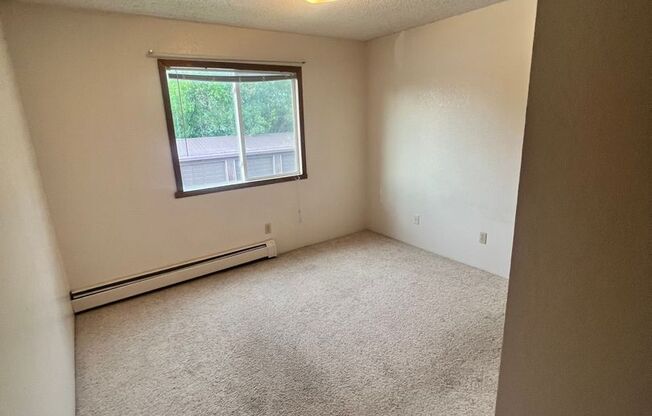 2 beds, 1 bath, 750 sqft, $900, Unit C-20