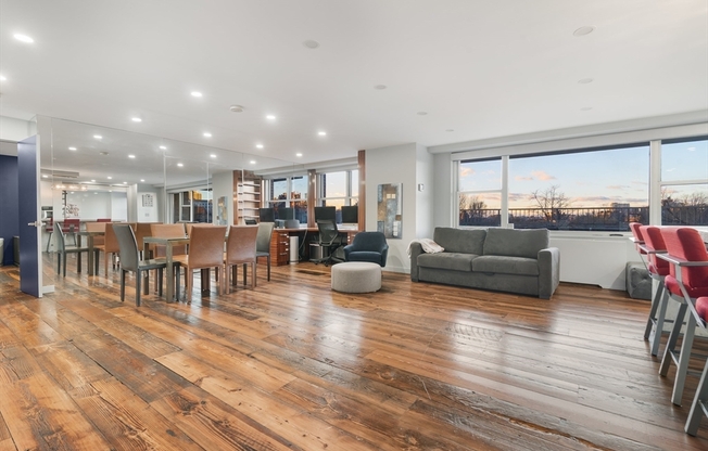 3 beds, 3 baths, 1,640 sqft, $6,500, Unit 6F