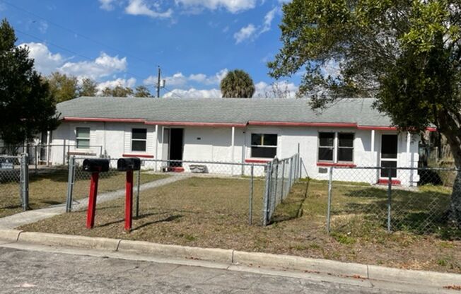 2/1 Unit for rent in Lake Wales