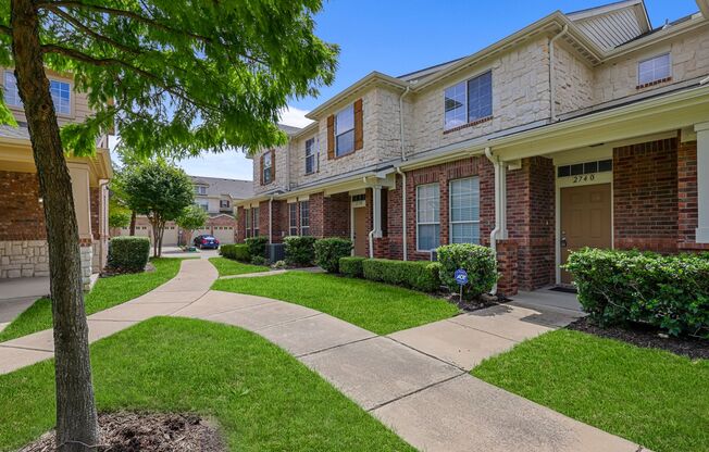 BEAUTIFUL 2 Bed, 2.5 Bathroom Townhome*