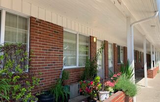 W1317 - Hudson's Bay Court