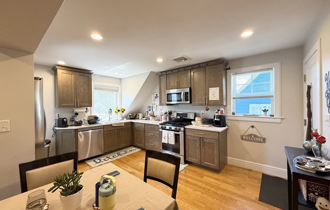 821 WINTHROP AVE