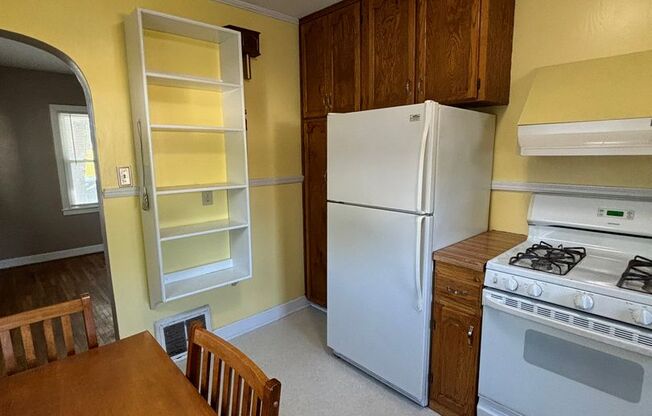 3 beds, 1 bath, $900