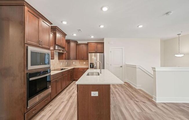 Modern, Spacious 2 Bed Townhome, Brier Creek Country Club, Golf course views!