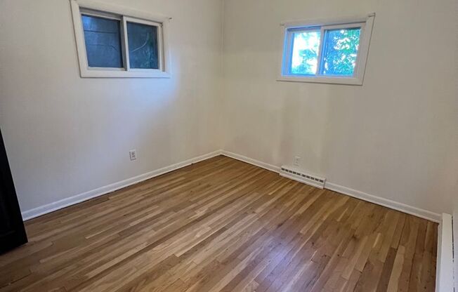 2 beds, 1 bath, $1,425, Unit EHWST