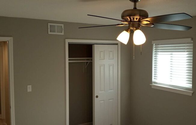 2 beds, 1 bath, 950 sqft, $1,295, Unit 11206 W 60th Terrace - Unit B