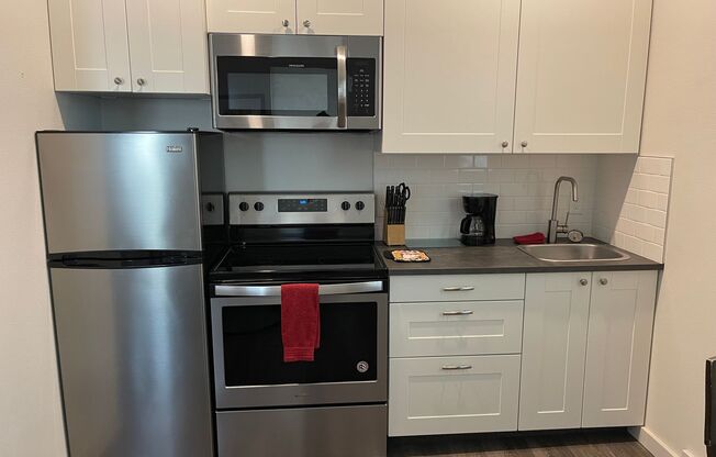 FURNISHED 1BED 1BATH APARTMENT - DOWNTOWN BREMERTON