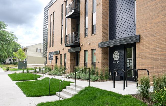 Studio, 1 bath, 411 sqft, $1,279, Unit 309