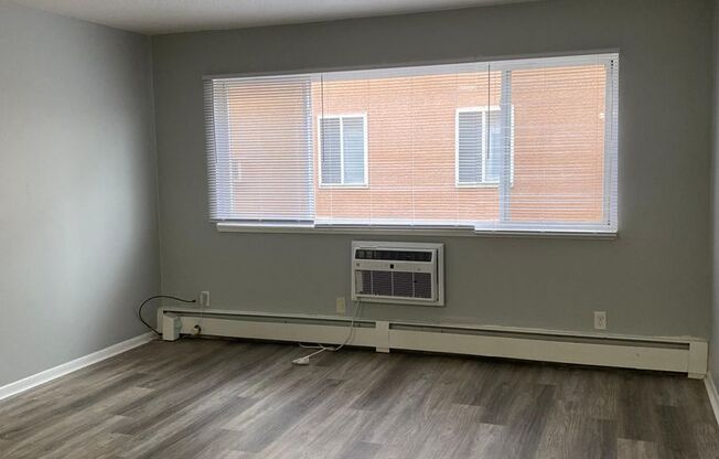 2 beds, 1 bath, 750 sqft, $1,250, Unit 210
