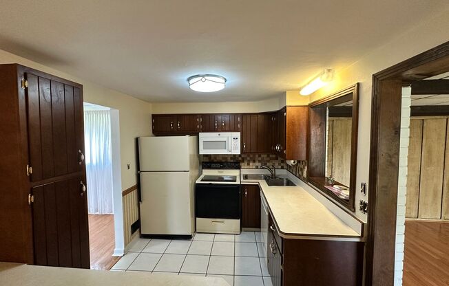 Homestead / Munhall - 2+ BR Single Family Home, AC, Garage, Yard, Bonus!