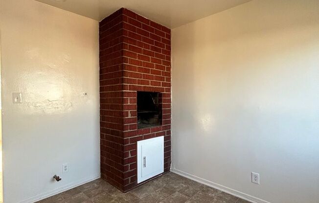 2 beds, 1 bath, $2,450, Unit 14916.5