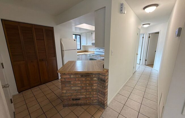 Spacious Duplex in Orlando’s Trendy Milk District with Garage and Washer/Dryer!