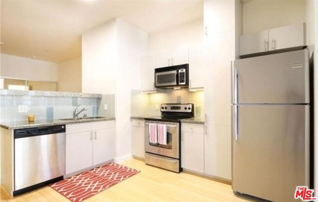 2 beds, 2 baths, 1,010 sqft, $3,100, Unit 1004